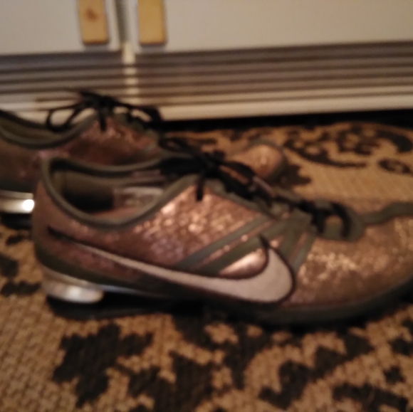 Women's Black and Gold Nike Shox - Picture 5 of 5